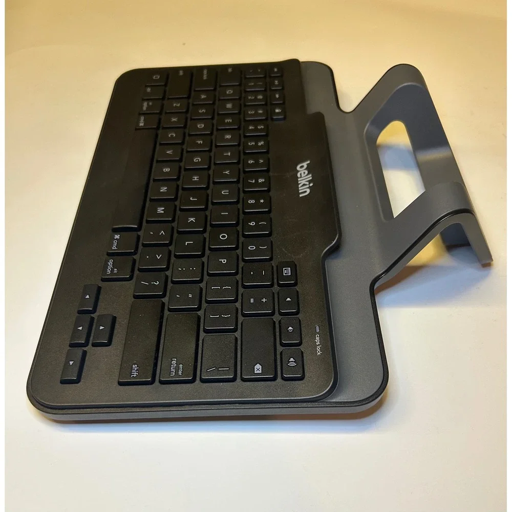 Belkin Wired Keyboard with Stand‎ B2B130 for iPad Lightning Connector Black